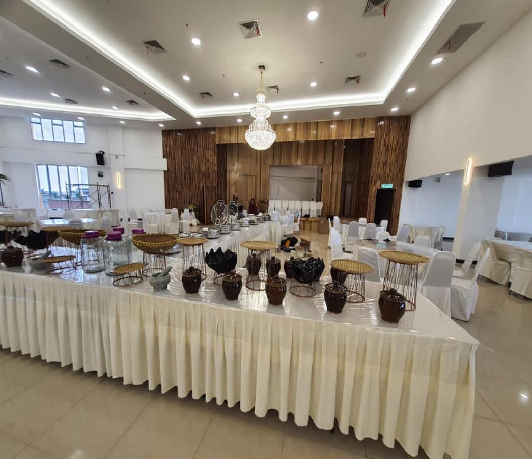 Sri Indar Hotel & Suites Parit Buntar Exterior photo