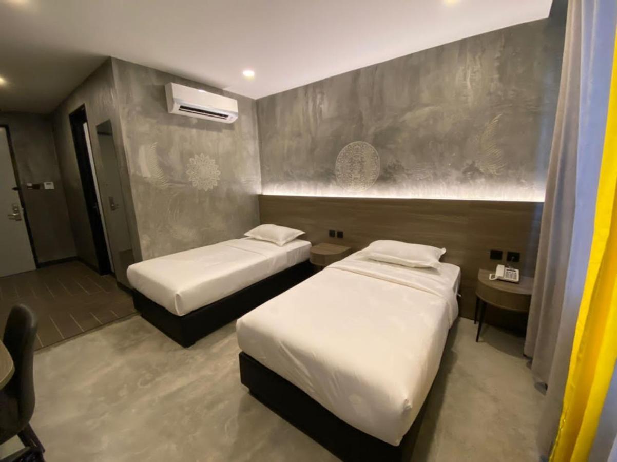 Sri Indar Hotel & Suites Parit Buntar Exterior photo