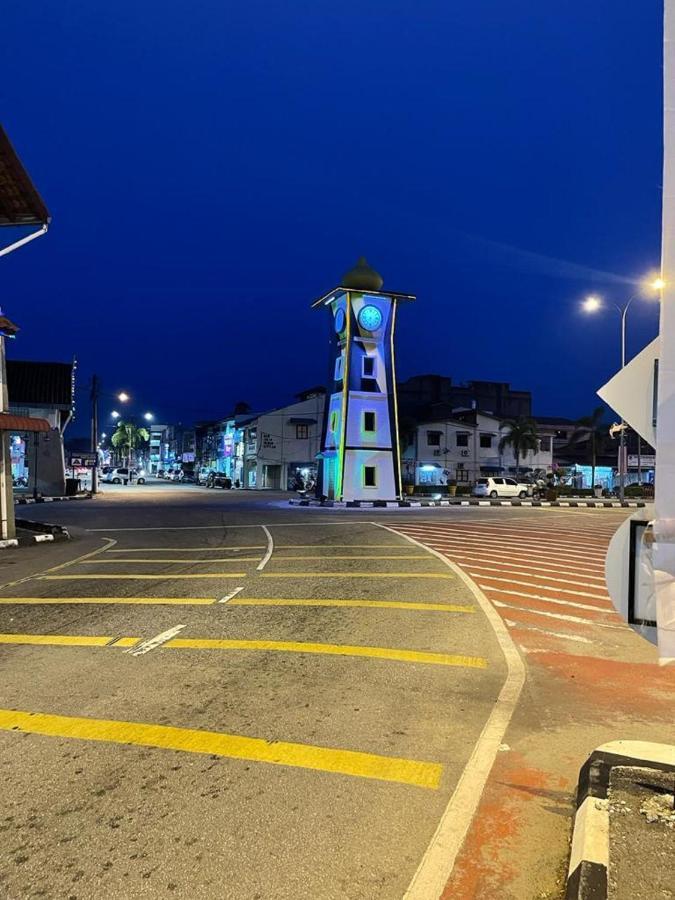Sri Indar Hotel & Suites Parit Buntar Exterior photo