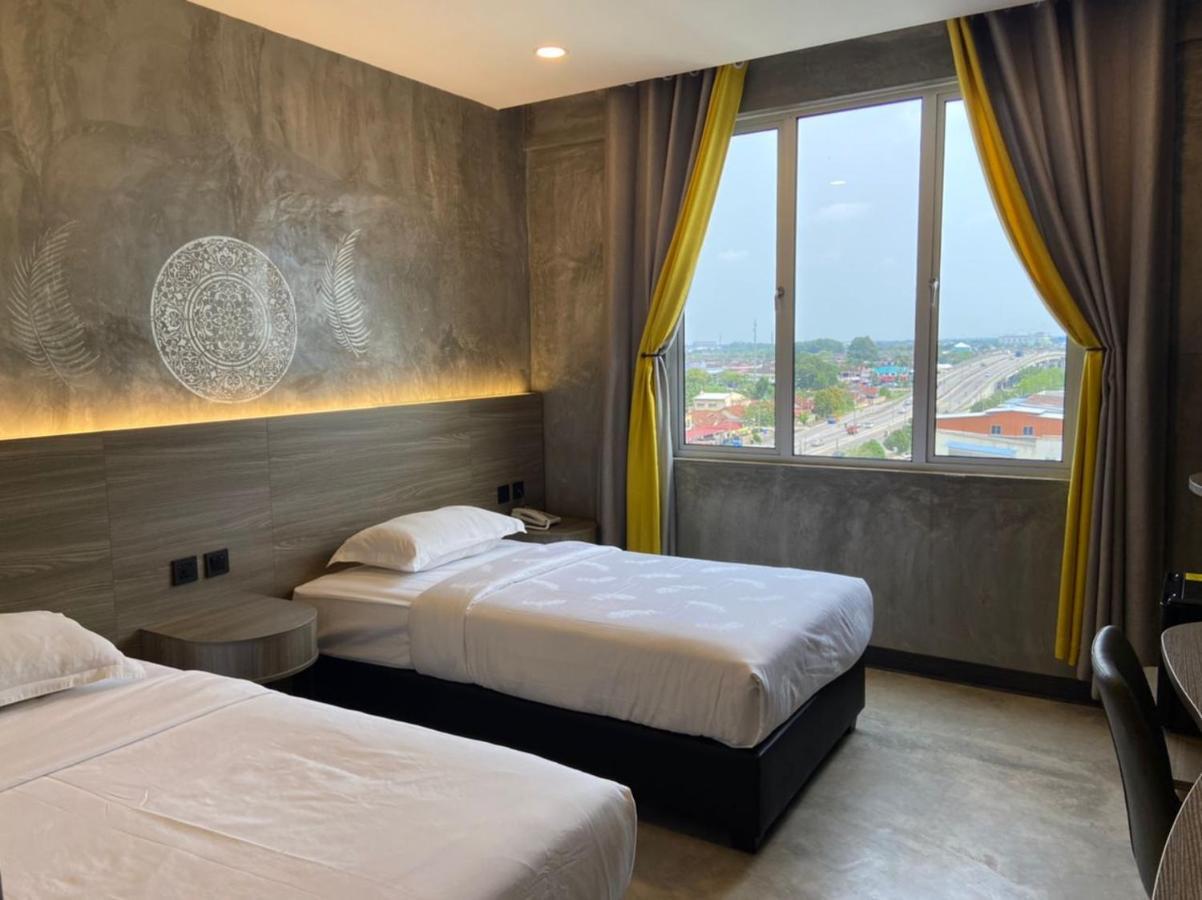 Sri Indar Hotel & Suites Parit Buntar Exterior photo