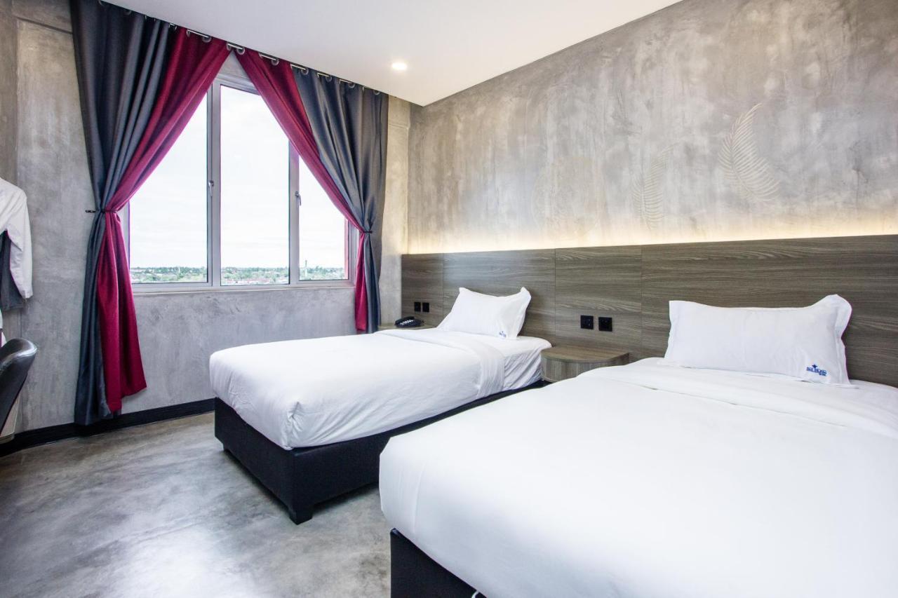 Sri Indar Hotel & Suites Parit Buntar Exterior photo